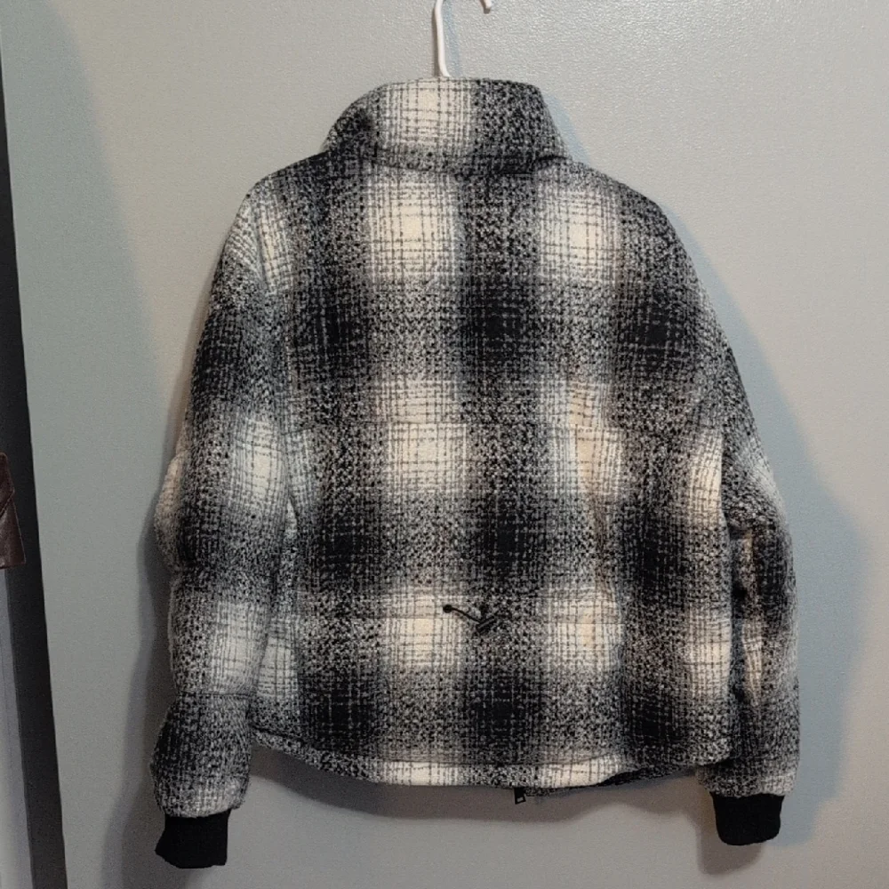 CLEARANCE!!! Women's Levi's Wool Puffer Jacket Size medium - Picture 10 of 13